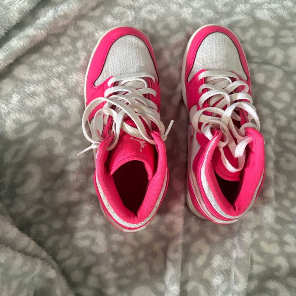 Air Jordan 1 Mid GS “Hyper Pink”